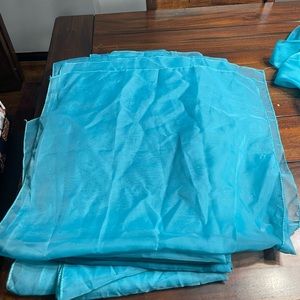 I am selling wedding stuff.